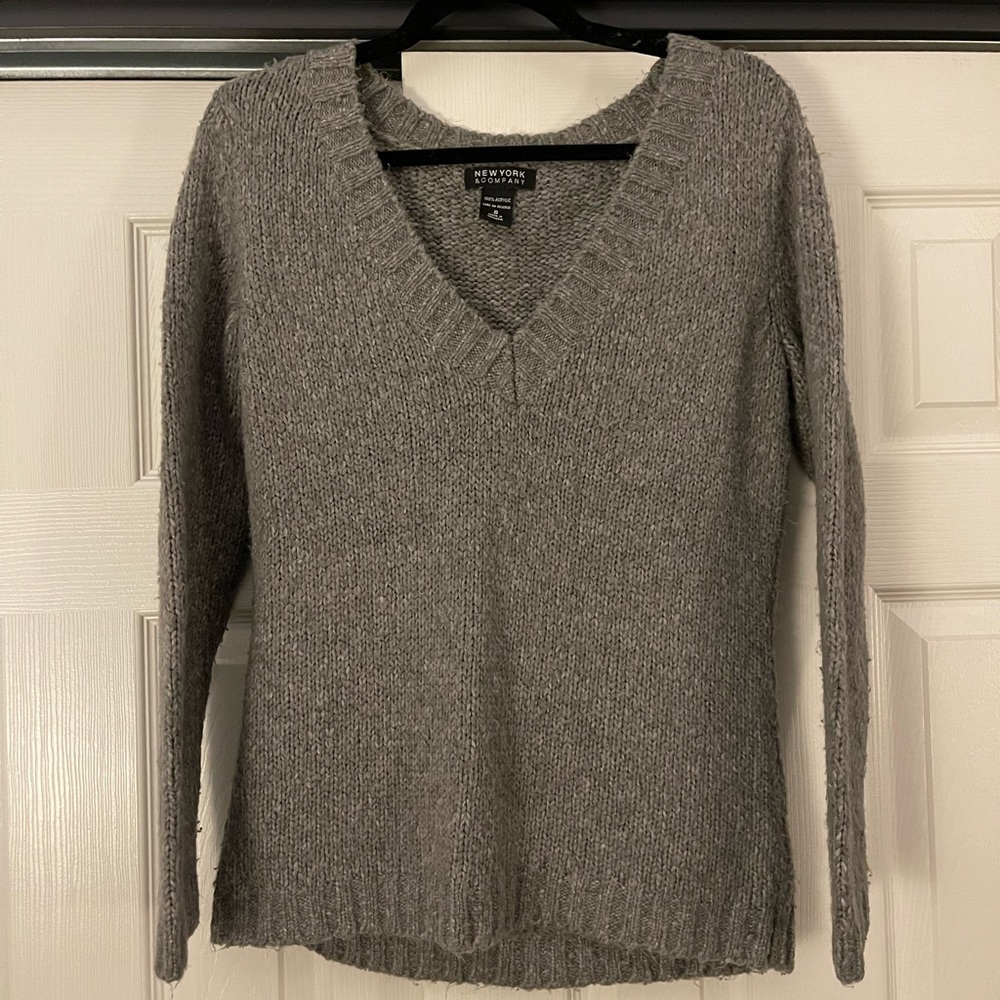 NY&Co Women’s Small V-Neck Grey Sweater